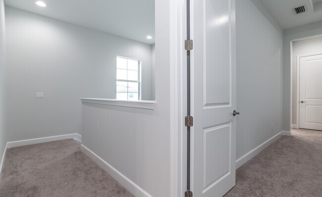 Building Photo - 15145 Cameo Ct