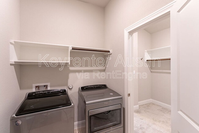 Building Photo - 1017 Coulee Dr