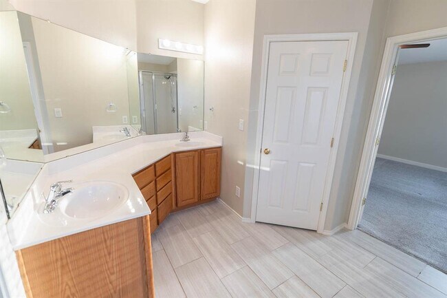 Building Photo - 10920 Quarry Oaks Trail