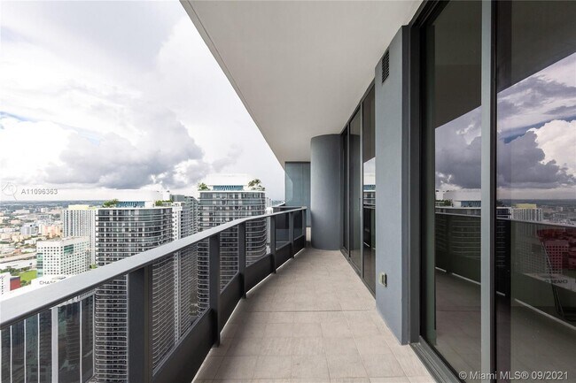 Building Photo - 1000 Brickell Plz