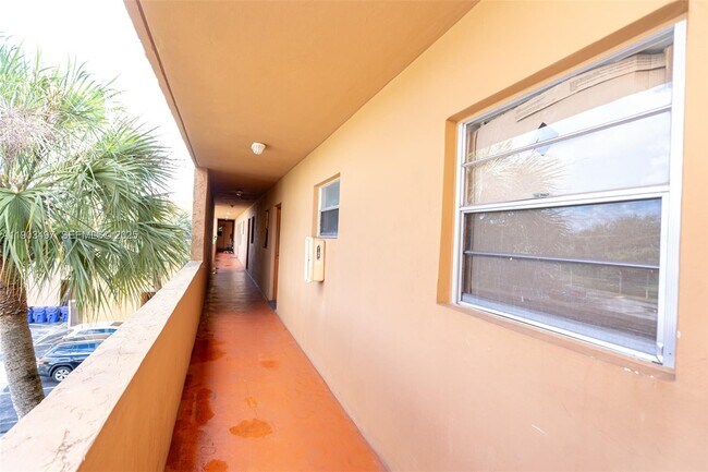 Building Photo - 1891 SW 81st Ave