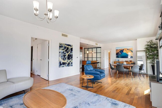 Building Photo - 645 Front St