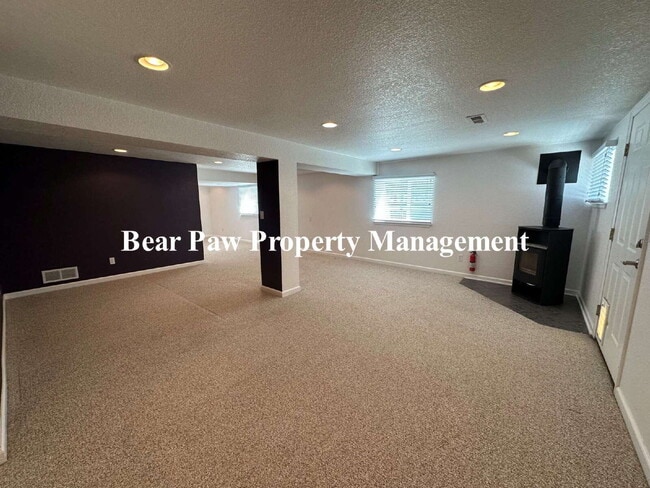 Building Photo - Great Home off Upper Bear Creek!