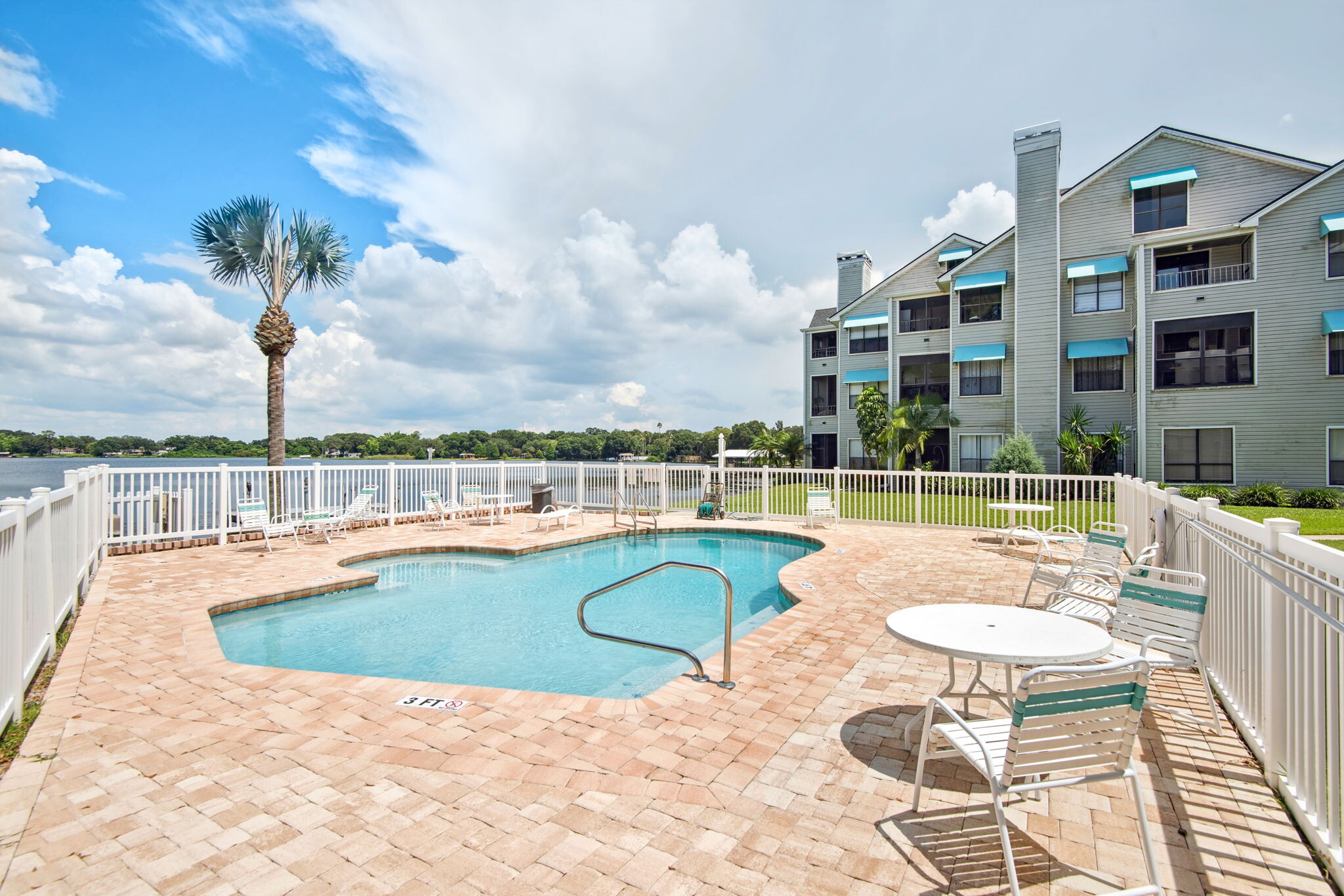 Building Photo - 3127 W Sligh Ave