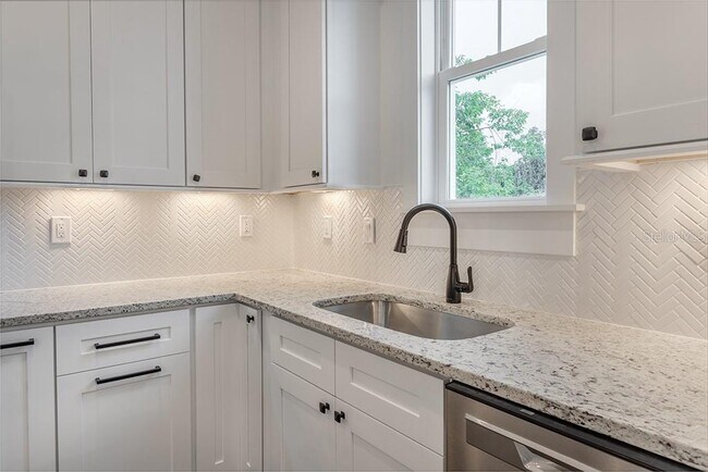 Building Photo - 1408 E Curtis St