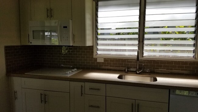 Building Photo - 2BD / 1BA / Carport- Single-Family Home – ...