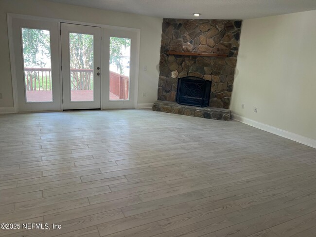 Building Photo - 3948 MEADOWVIEW Dr