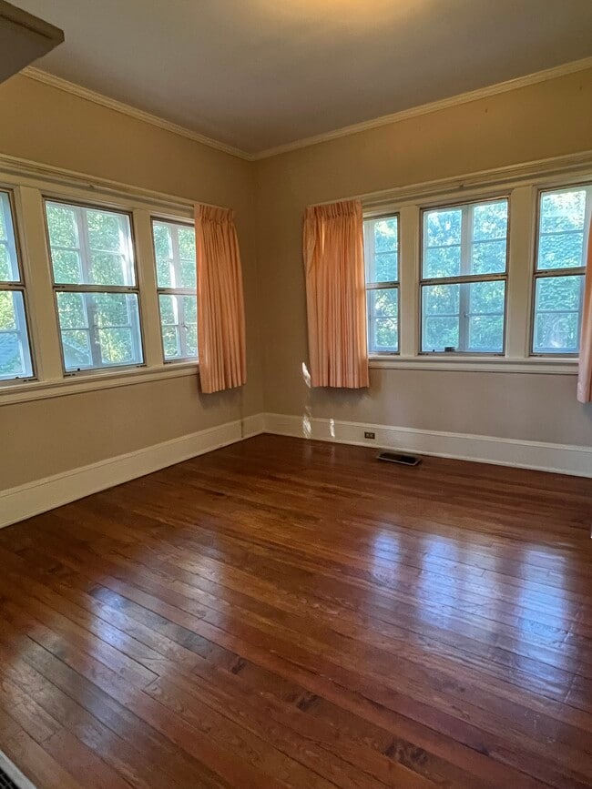 Building Photo - 220 E Montgomery St