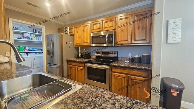Building Photo - Preleasing - Lovely 3 Bedroom home in Trad...