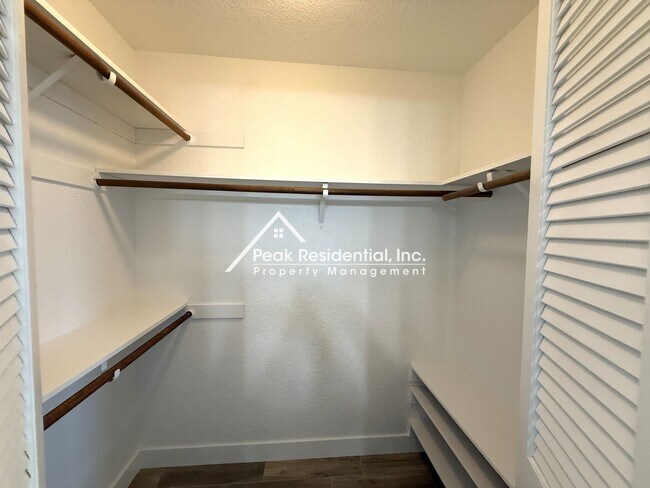 Building Photo - Wonderful Orangevale 4bd/2ba Home with 2 Car Garage!