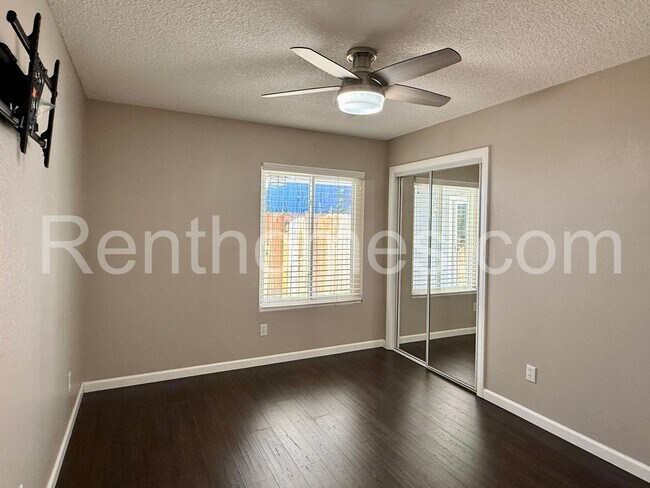 Building Photo - 9911 Ivy St