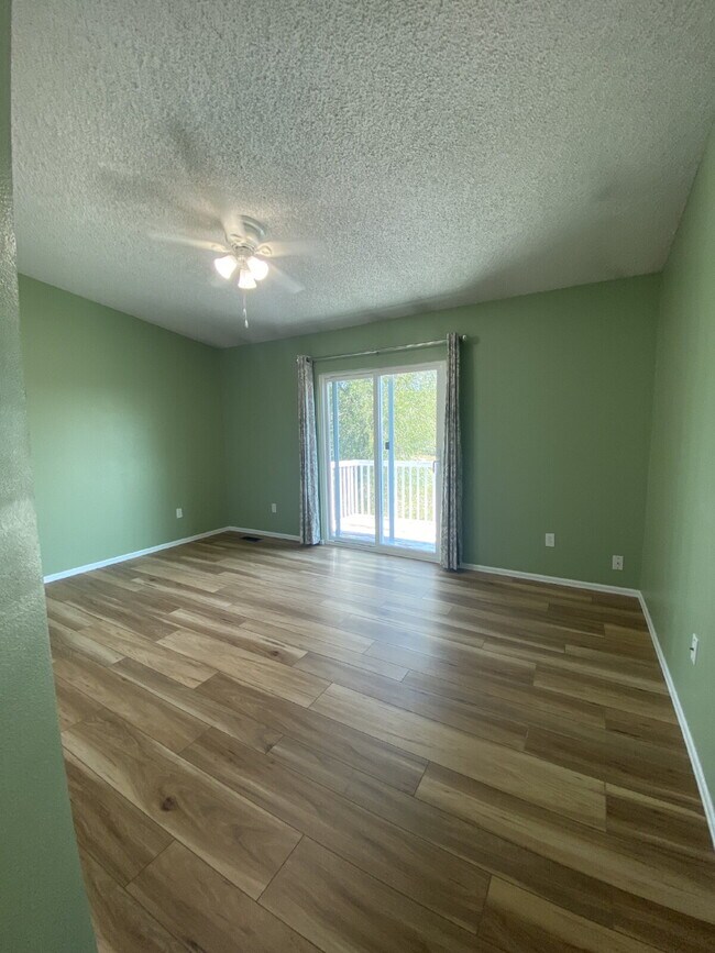 Building Photo - 3 bedroom townhouse - Plumtree