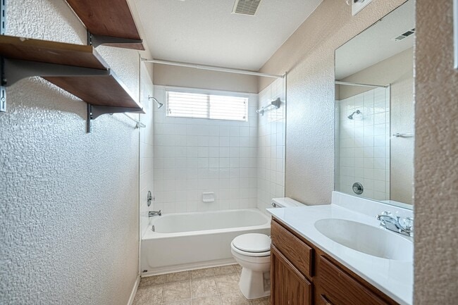 Building Photo - Beautiful 3/2.5/2 two story with two livin...