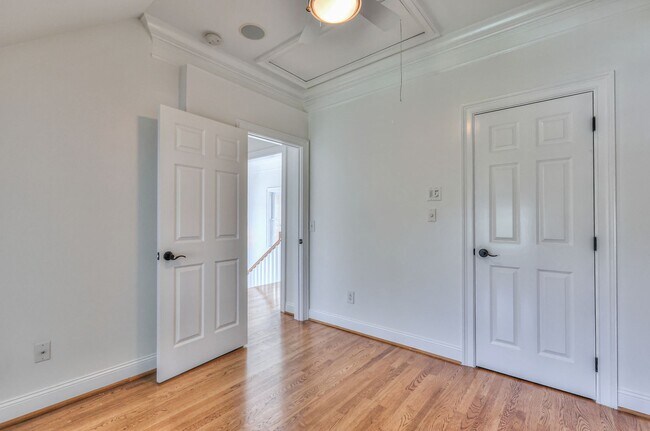 Building Photo - Perfect Brownstone in Sylvan Park near Wes...