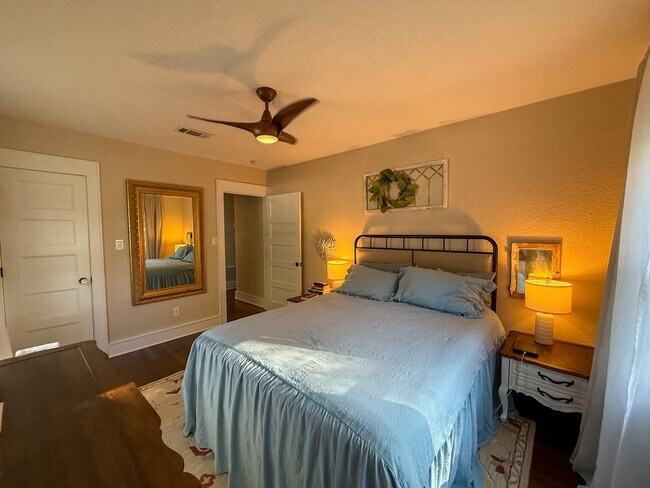 Building Photo - Beautifully Updated Cottage Near Downtown Pensacola with Massive Backyard + LAWN CARE INCLUDED!