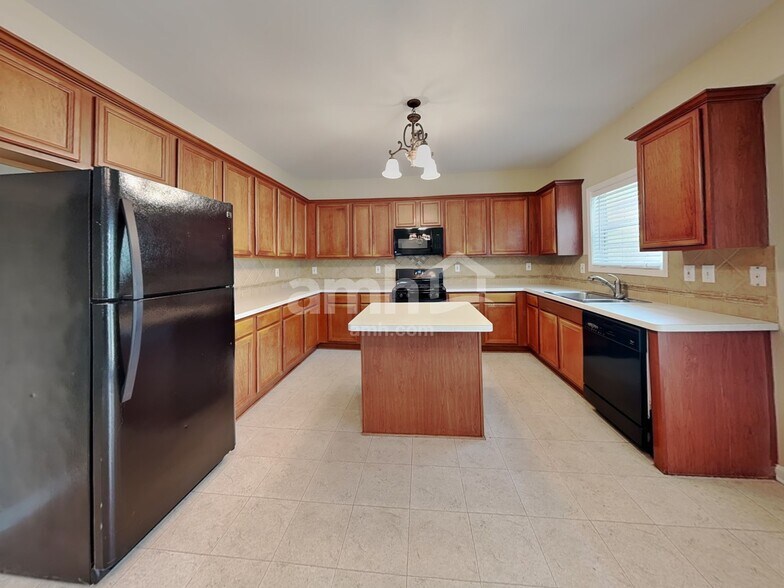 Building Photo - 1387 Belfaire Lake Trl