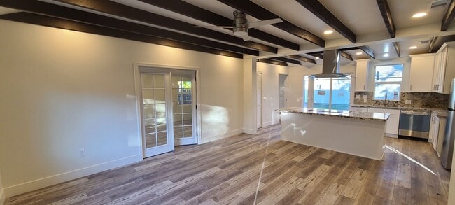 Building Photo - 1402 Clara Ln