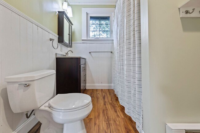 Building Photo - Charming Black Mountain Rental!