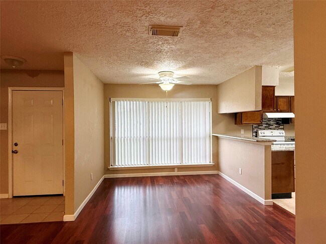 Building Photo - 4923 Kentwalk Dr