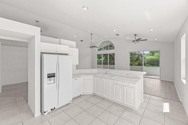 Building Photo - 7728 Edinburough Ln