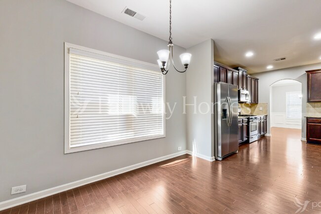 Building Photo - 3922 Lake Manor Way