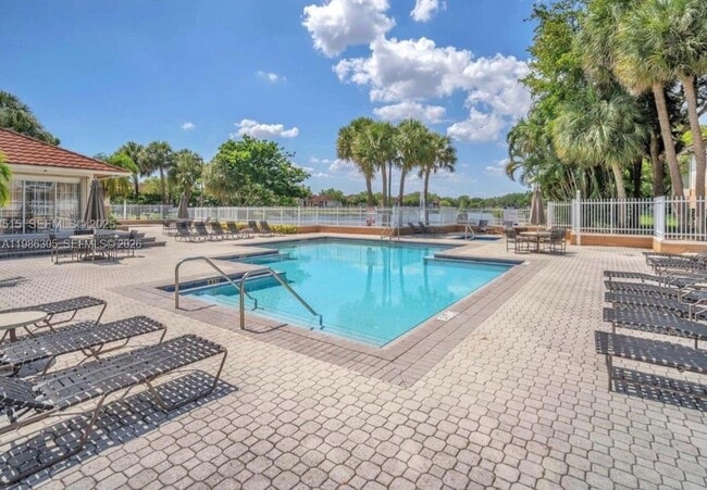 Building Photo - 882 NW 92nd Ave