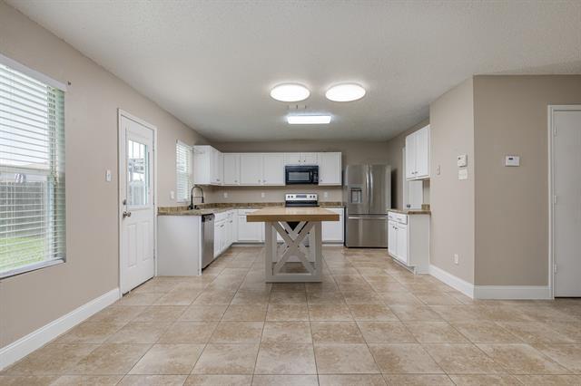 Building Photo - 2228 Bradford Pear Dr