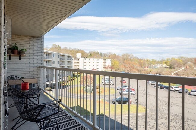 Building Photo - 100 Park Terrace Dr