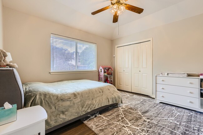 Building Photo - Stunning Home in Guard Gated Community ~ I...