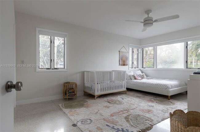 Building Photo - 950 S Southlake Dr