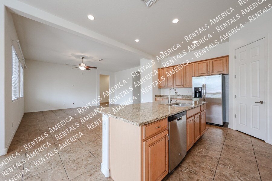 Building Photo - 1133 E Buckingham Ave