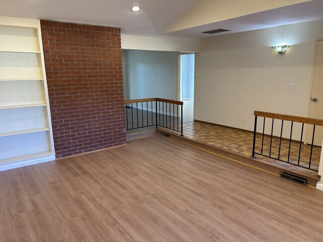 Building Photo - Highly Sought Somerset Highlands Beautiful Home