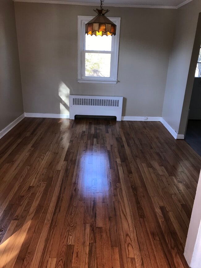 Building Photo - 102 Elaine Rd