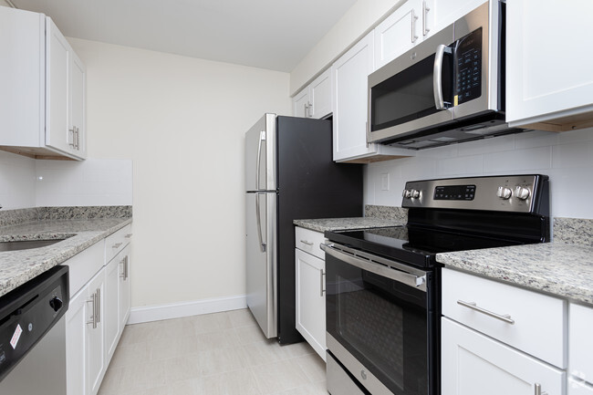 2BR, 2BA - Kitchen - Douglass Apartments