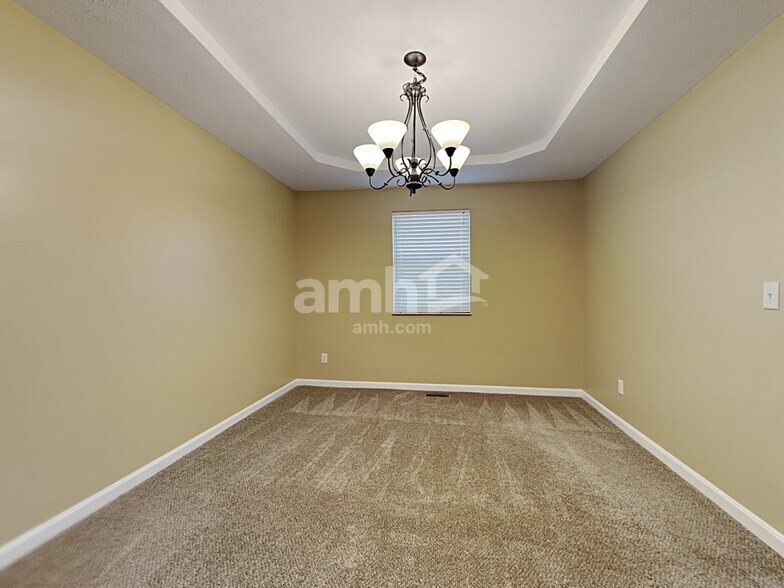 Building Photo - 618 Fox Chase Way