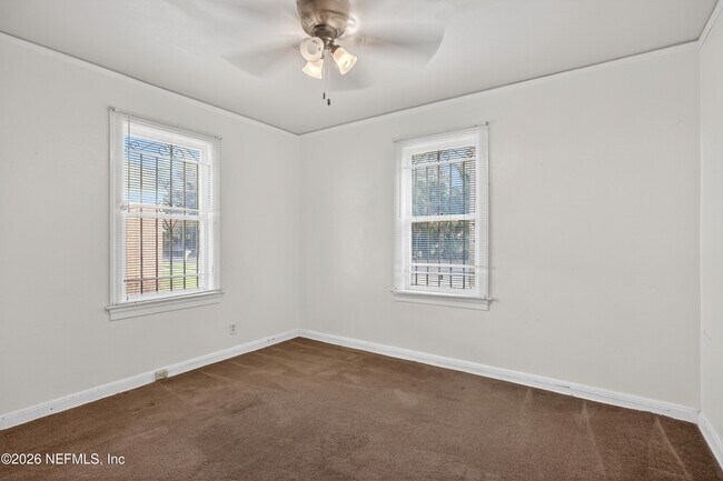 Building Photo - 345 E 44th St