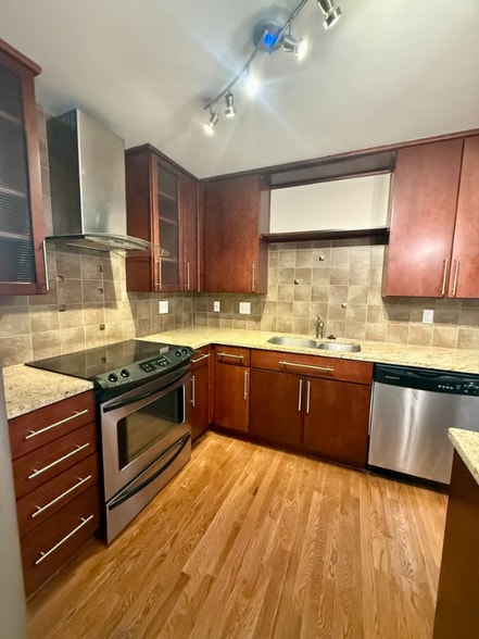 Building Photo - 4213 Clark Ave