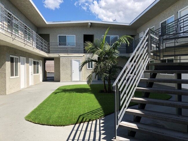 Building Photo - 9910 S Village Dr