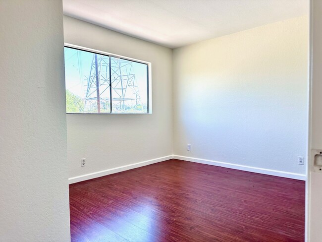 Building Photo - 3 Bed / 2.5 Bath Glendora Condo