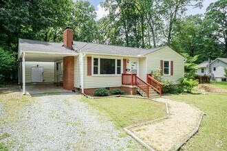 Building Photo - Charming 2-Bedroom Home with Screened Porc...
