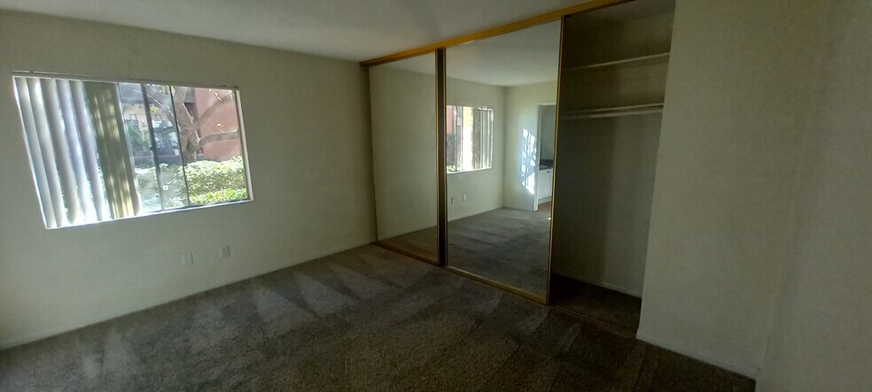 Building Photo - 17087 W Bernardo Dr