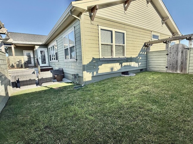 Building Photo - 760 Beachwood Ct