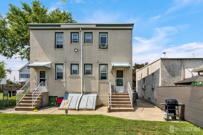 Building Photo - 91 2nd St