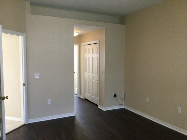 Building Photo - 2408 Groveway Dr