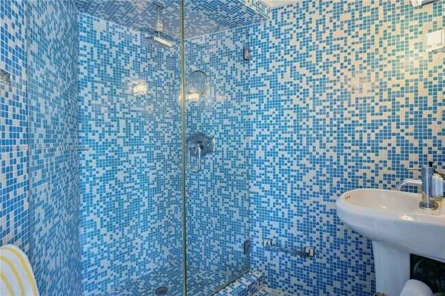 Building Photo - 1881 Washington Ave