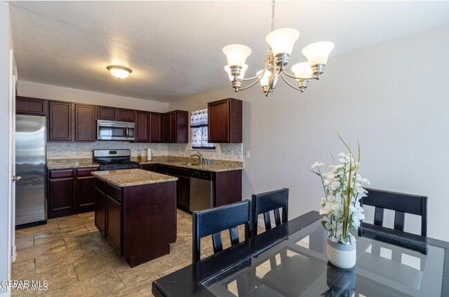 Building Photo - 424 Sonaran Ct