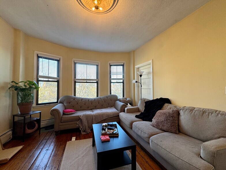 Building Photo - 1516 Tremont St