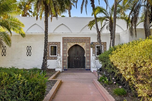 Building Photo - 867 Sand Point Rd