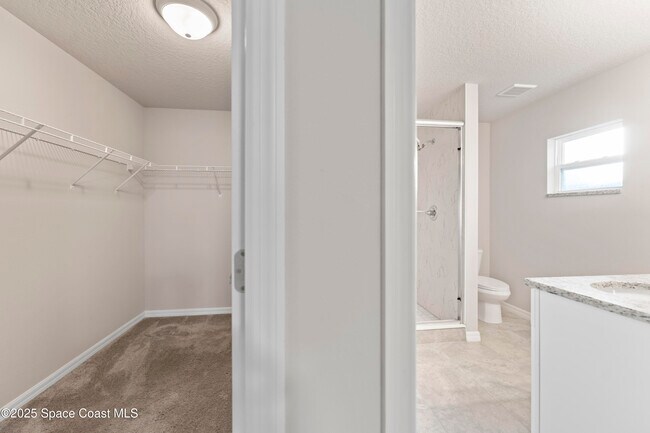 Building Photo - 565 Rembrandt St SE