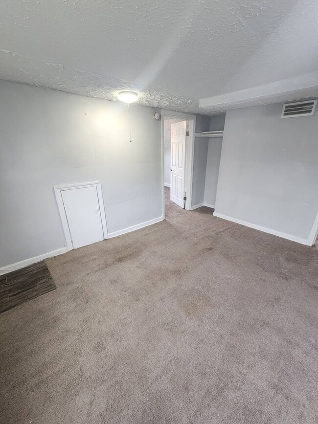 Building Photo - 3658 E 143rd St